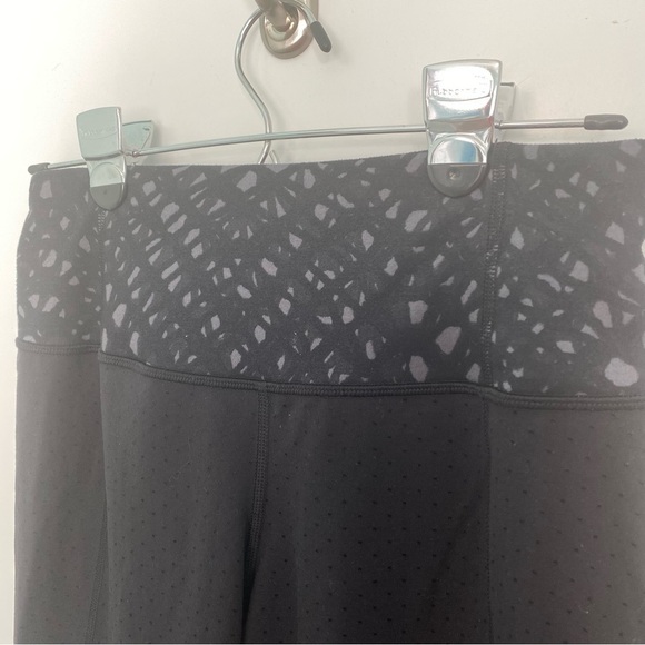 Lululemon Gather & Crow Crop II Black Leggings in Sz 4 - Picture 8 of 13